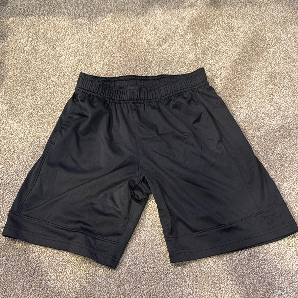 Athletic shorts-size M
